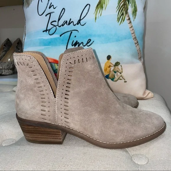 Lucky Brand NWOB! Francee Tan Suede Perforated Edge Boot - Picture 7 of 13